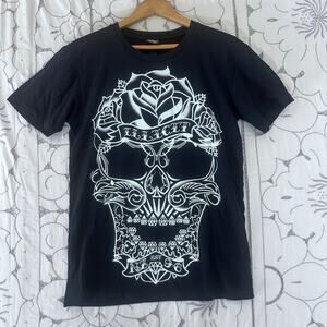 ILLICIT Skull Rose Graphic T-Shirt Small Black Tattoo Goth Streetwear Tee